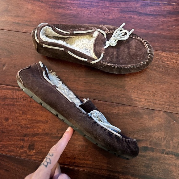 UGG Australia Dakota moccasins slippers shoes Style 5133 size 7 women’s - Picture 2 of 10